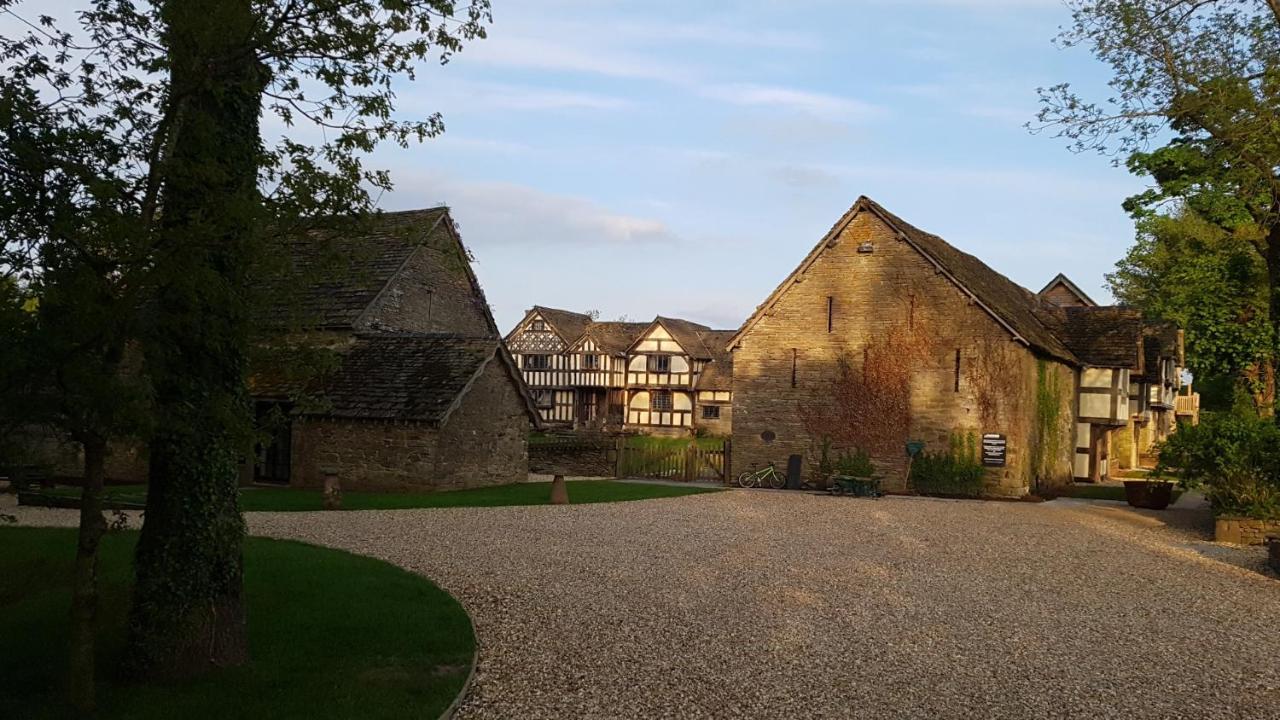 金顿The Threshing Barn At Penrhos Court别墅 外观 照片