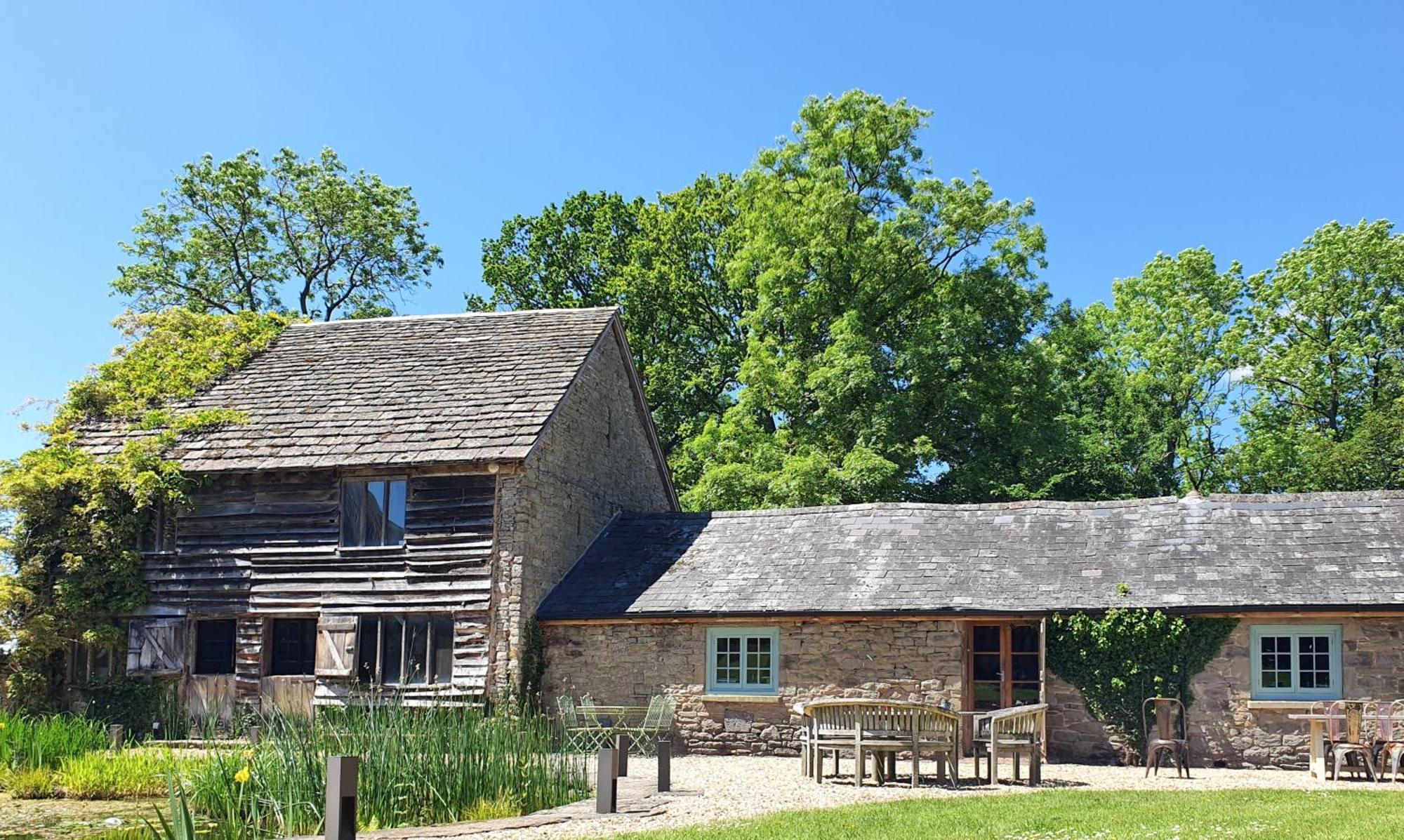 金顿The Threshing Barn At Penrhos Court别墅 客房 照片